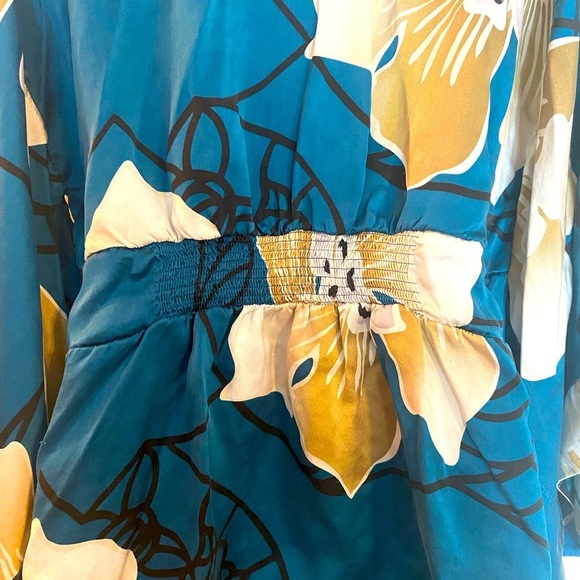 “SOMA” Intimates Luxe Silk Floral Kimono - Picture 12 of 15